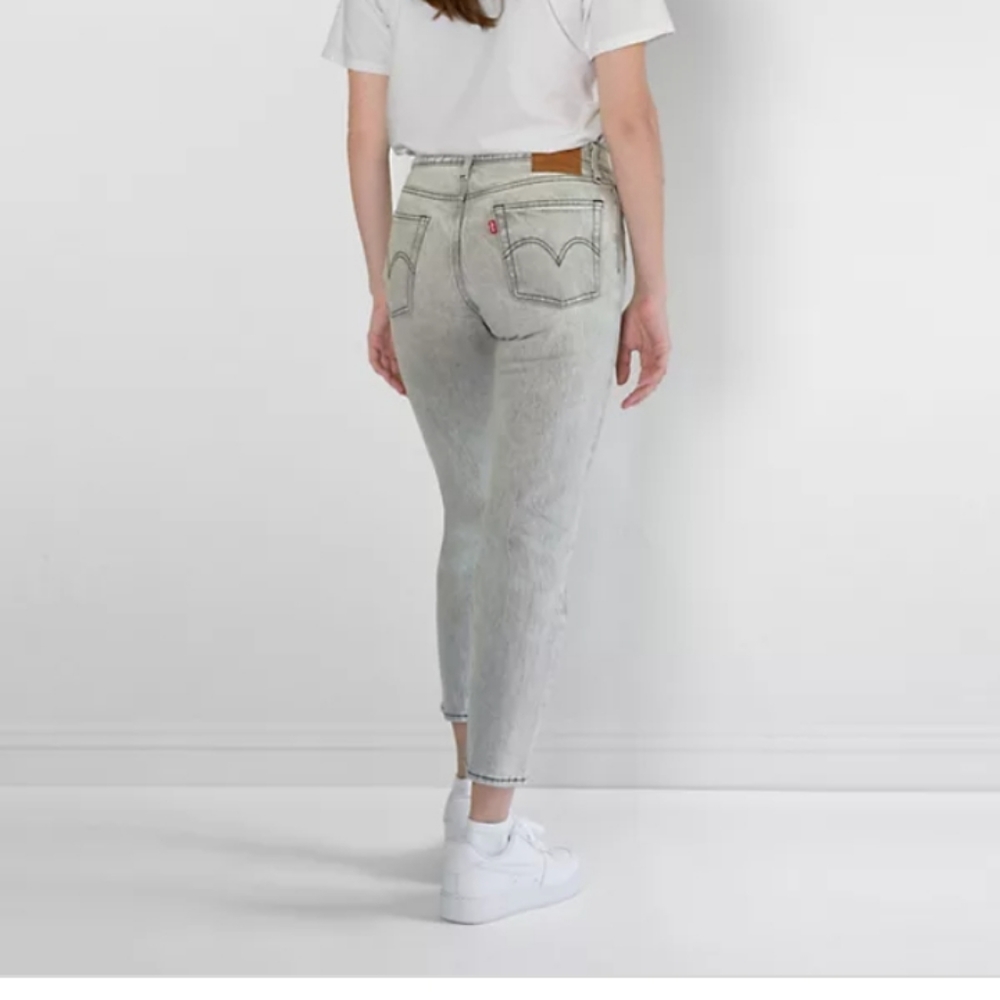 Levis wedgie straight